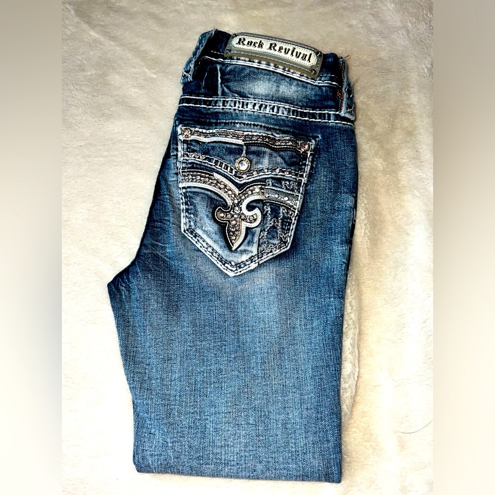 Skinny Rock Revival jeans, size 25, light wash with distraction!!